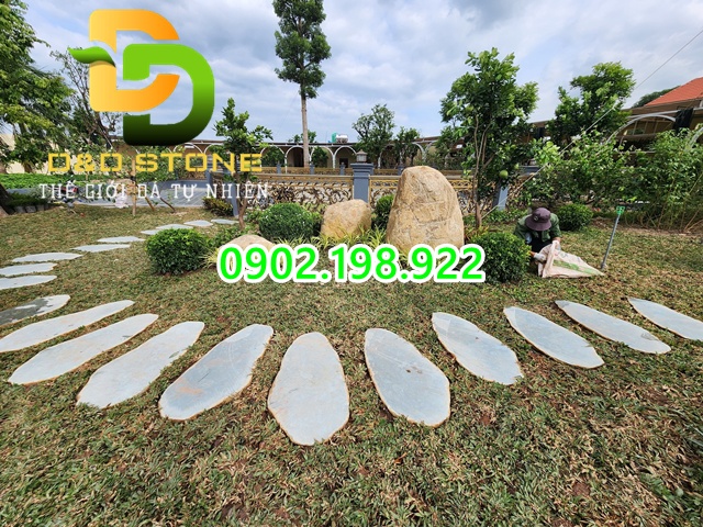 da-buoc-dao-tu-nhien-va-xu-huong-trang-tri-san-vuon-hien-nay